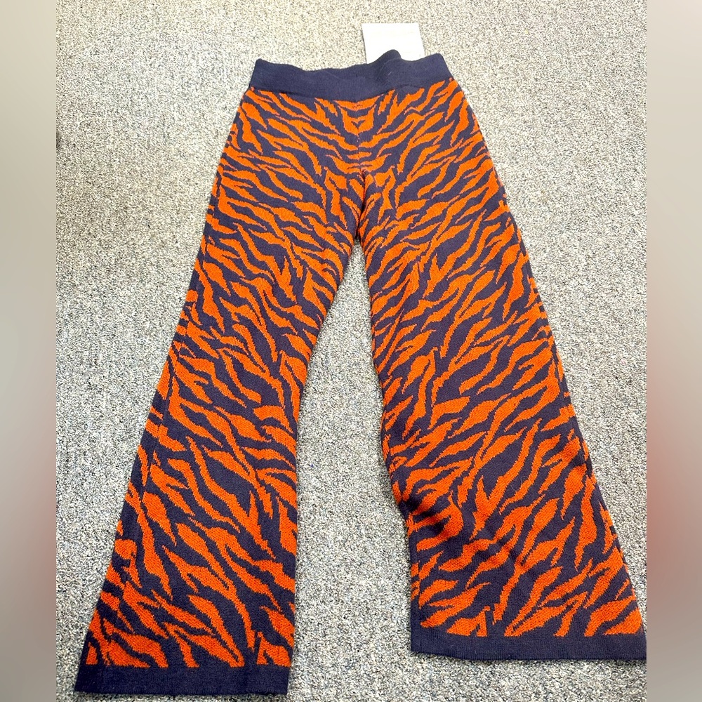 NEW wt Sz L LOGO by Lori Goldstein Knit Midnight Blue Brown Wild Tiger Print